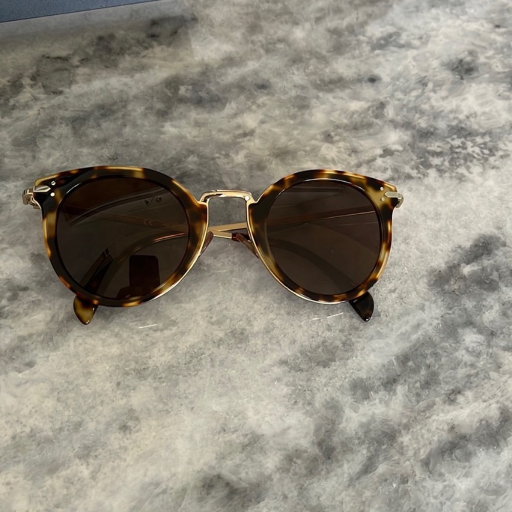 Chic Tortoise Shell Round Sunglasses - image 1